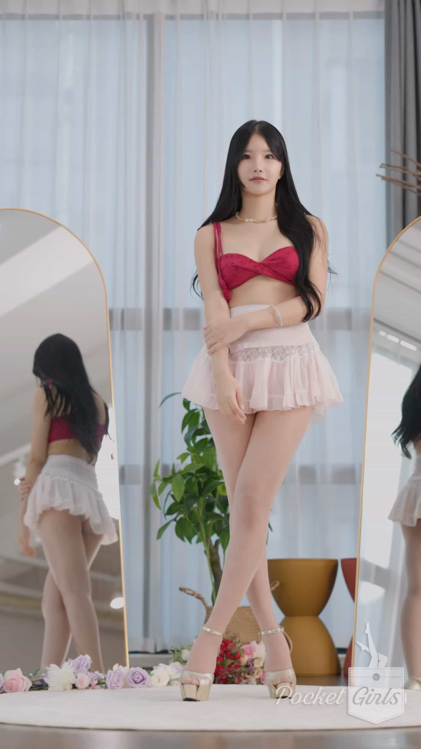 Red Bandeau Bralette, Yeonji, Pocket Girls, 연지, 포켓걸스 #00385插图1